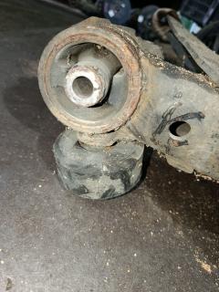 Балка подвески на Toyota Ipsum ACM26W 2AZ-FE Фото 6