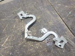 Крепление капота на Toyota Vitz NSP130