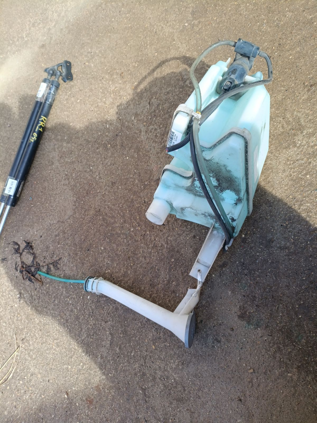 Бачок омывателя 28910-1KA0A на Nissan Juke YF15 Фото 5