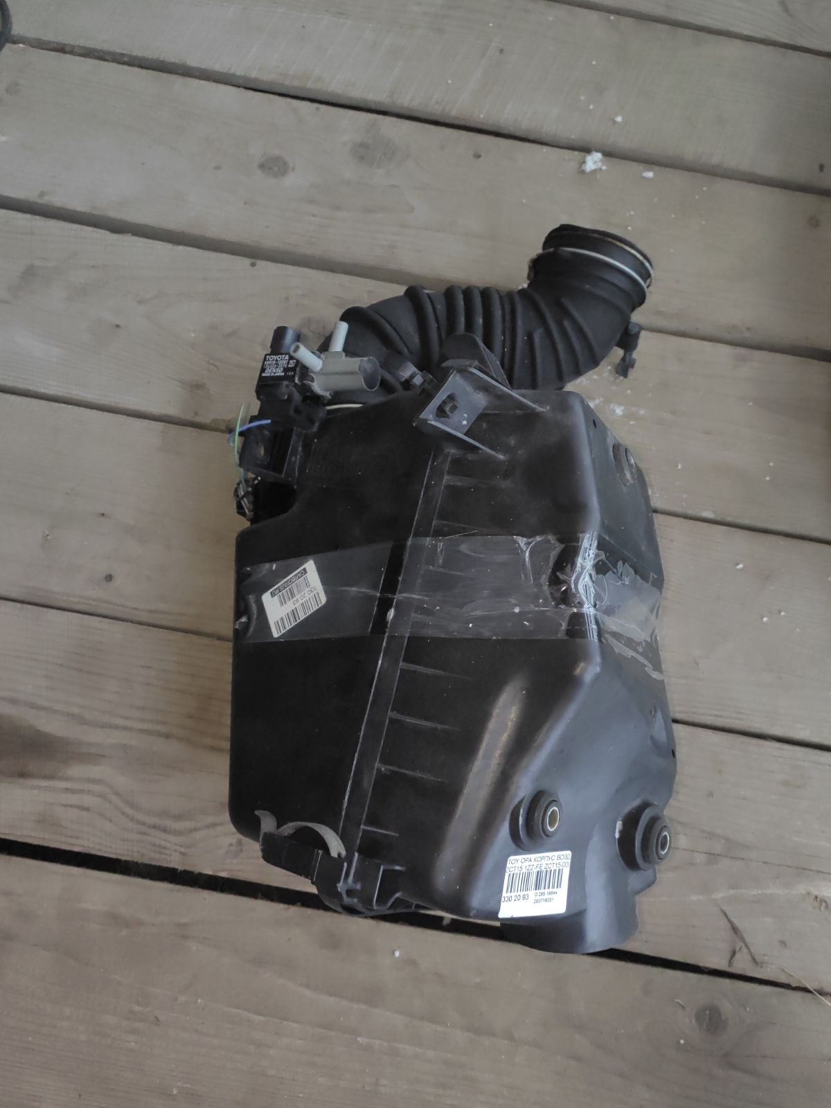 Корпус воздушного фильтра 17700-22140 на Toyota Opa ZCT15 1ZZ-FE Фото 6