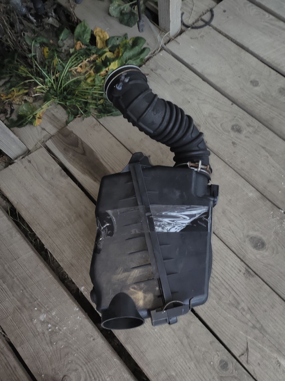 Корпус воздушного фильтра 17700-22140 на Toyota Opa ZCT15 1ZZ-FE Фото 7