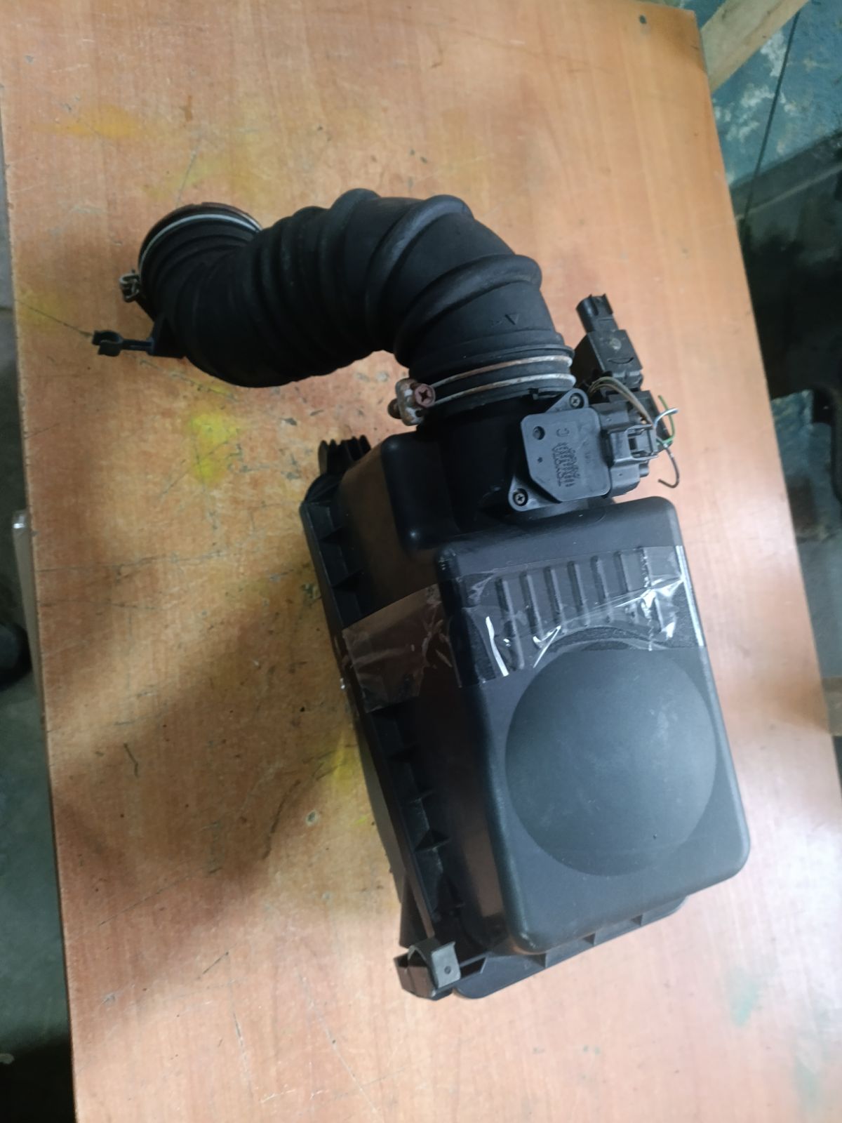 Корпус воздушного фильтра 17700-22140 на Toyota Opa ZCT15 1ZZ-FE Фото 9