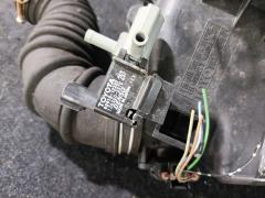 Корпус воздушного фильтра 17700-22140 на Toyota Opa ZCT15 1ZZ-FE Фото 2