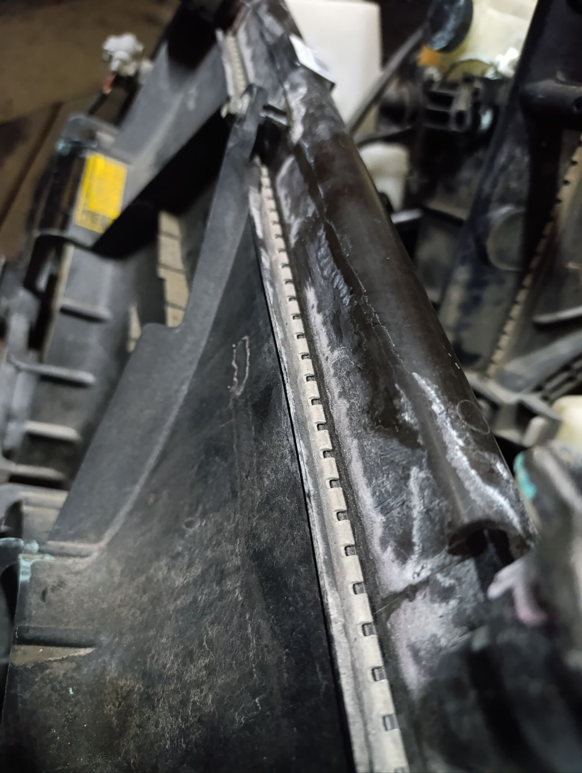 Радиатор ДВС на Toyota Kluger V ACU25W 2AZ-FE Фото 15