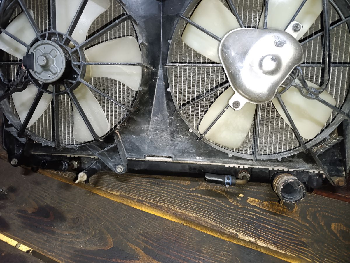 Радиатор ДВС на Toyota Kluger V ACU25W 2AZ-FE Фото 16