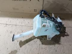 Бачок омывателя на Toyota Aqua NHP10