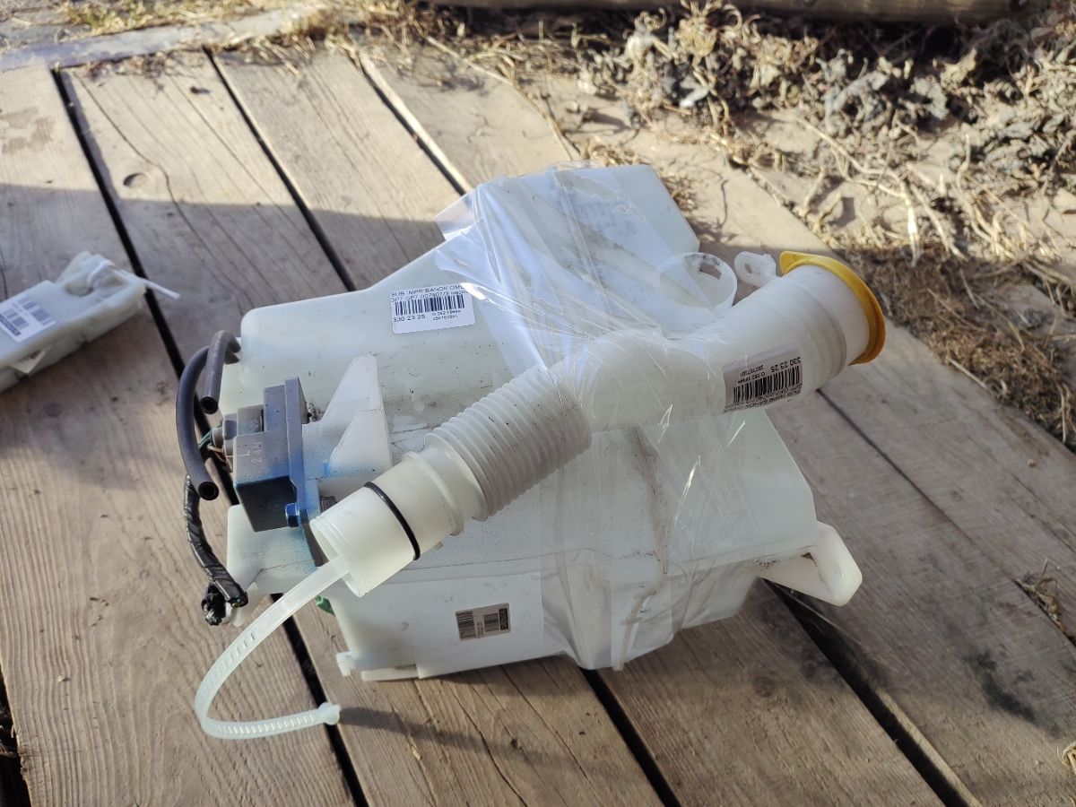 Бачок омывателя на Subaru Impreza GP7 Фото 5