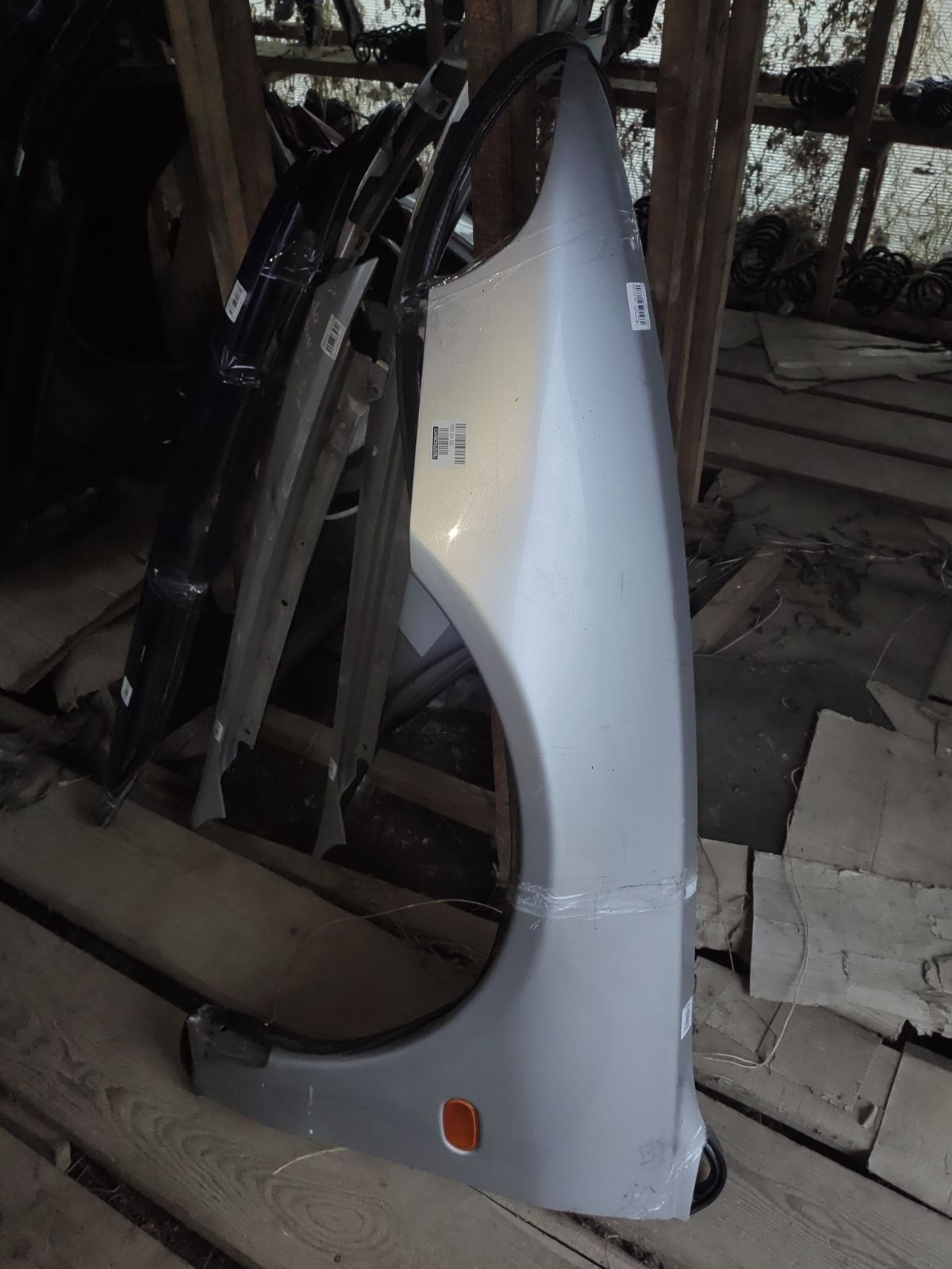 Крыло переднее MR273255 на Mitsubishi Galant EA7A Фото 4