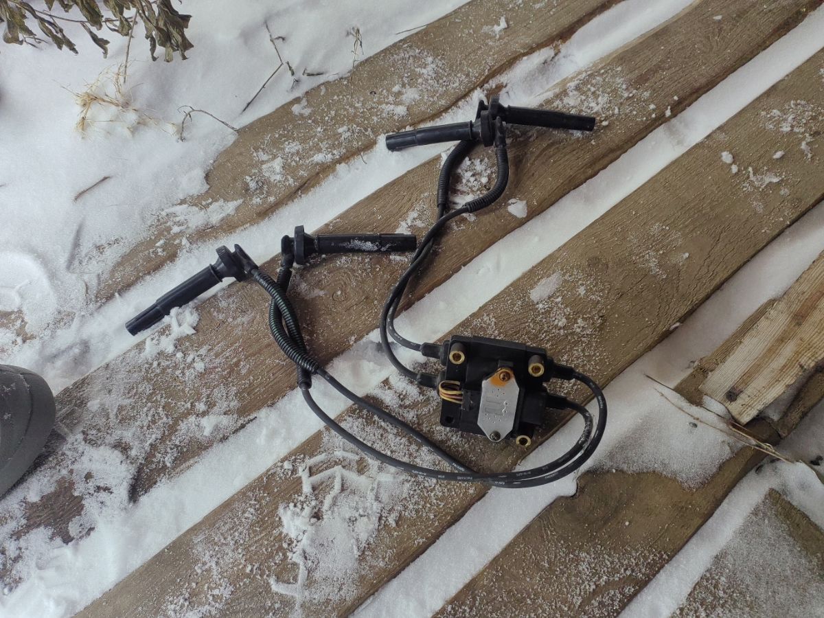 Катушка зажигания 22435AA020 на Subaru Legacy Wagon BH5 EJ202 Фото 5