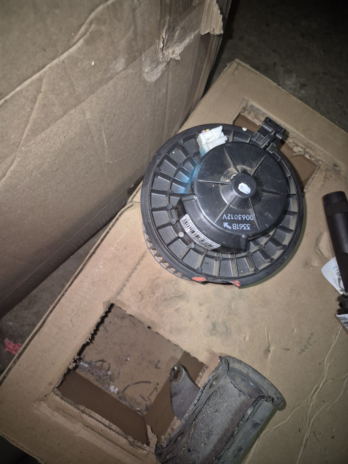 Мотор печки 27226-EE91A на Nissan Nv200 VM20 Фото 7