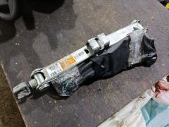 Домкрат на Nissan Elgrand E51