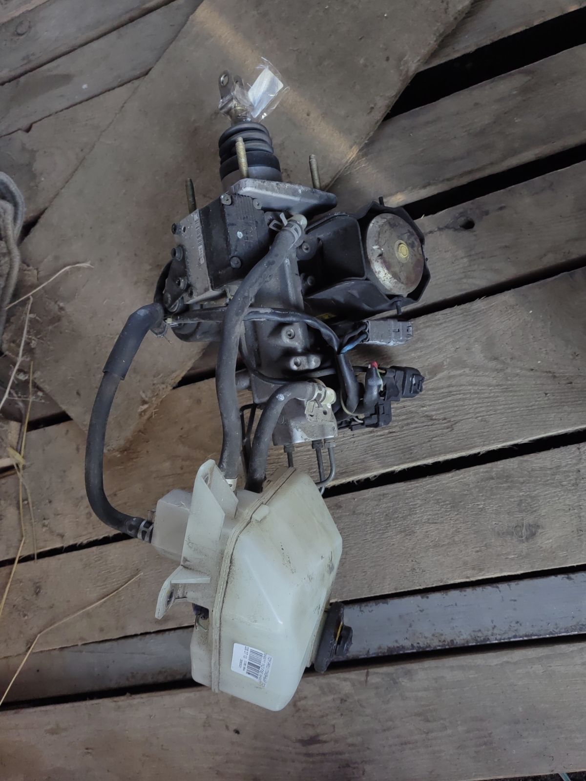 Главный тормозной цилиндр на Toyota Prius NHW11 1NZ-FXE Фото 5