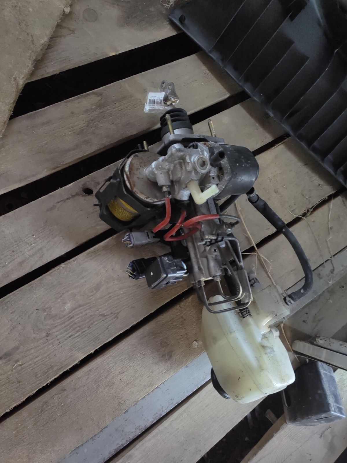 Главный тормозной цилиндр на Toyota Prius NHW11 1NZ-FXE Фото 6