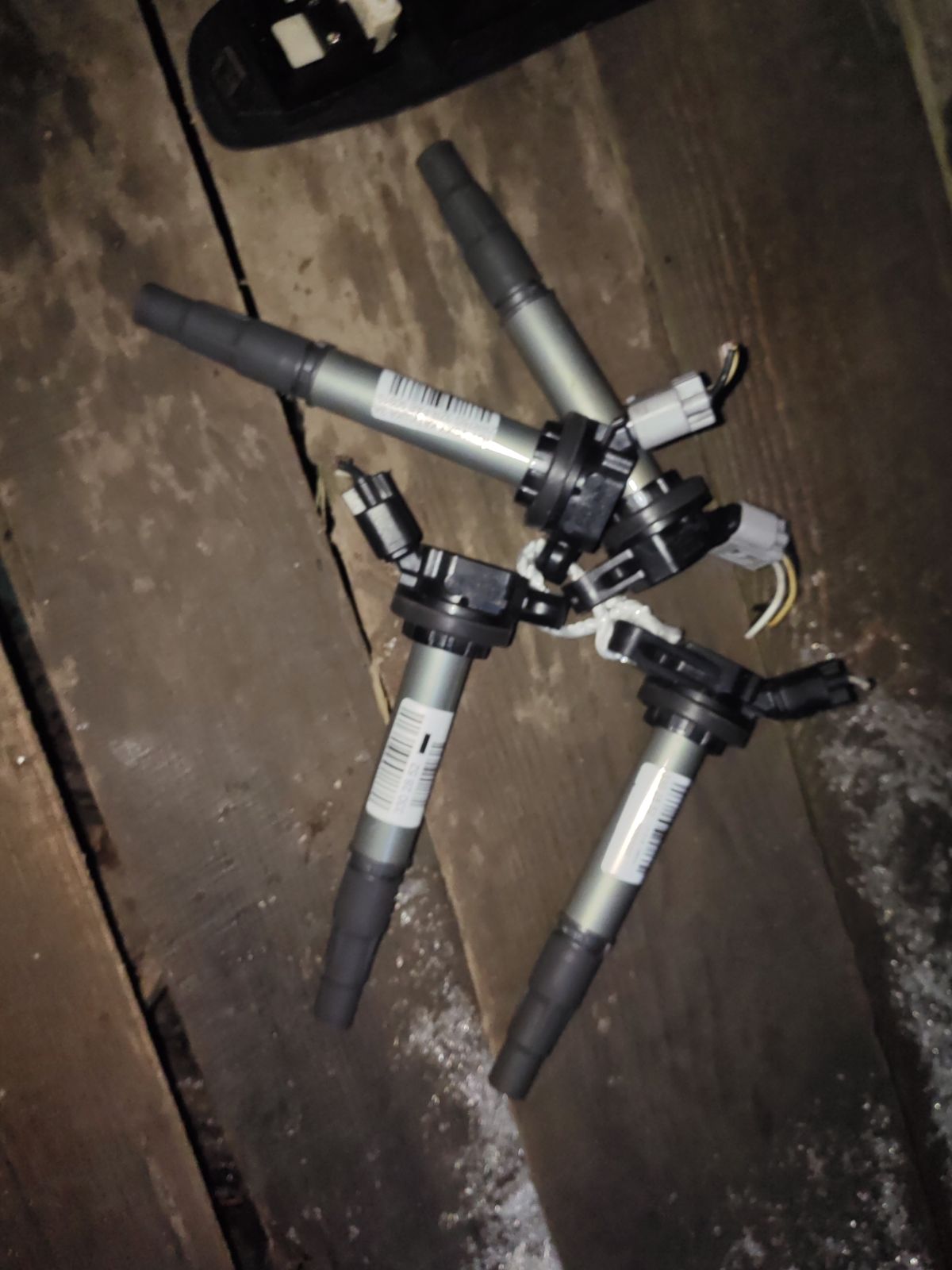 Катушка зажигания 90919-02258, 90919-02252 на Toyota Voxy ZRR75G 3ZR-FAE Фото 3