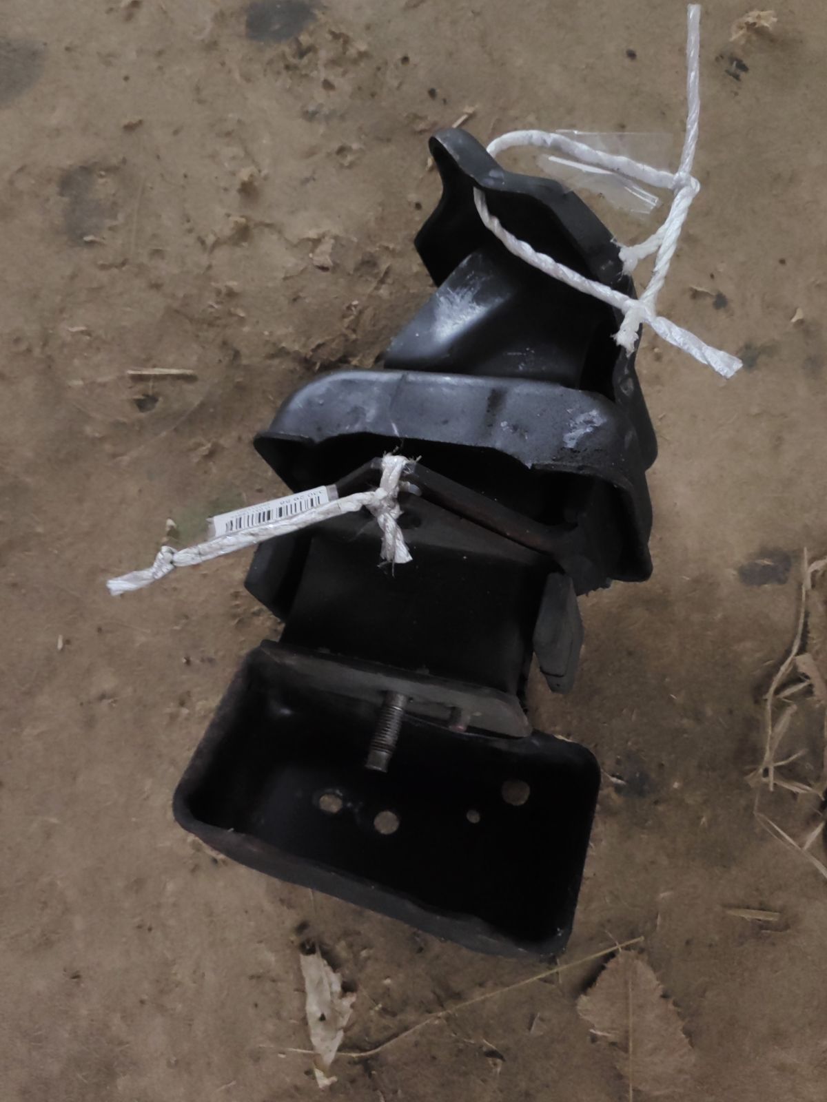 Подушка двигателя на Mitsubishi Delica Space Gear PD6W 6G72 Фото 4