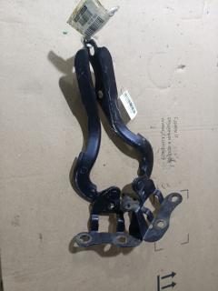 Крепление капота на Toyota Voxy ZRR75G