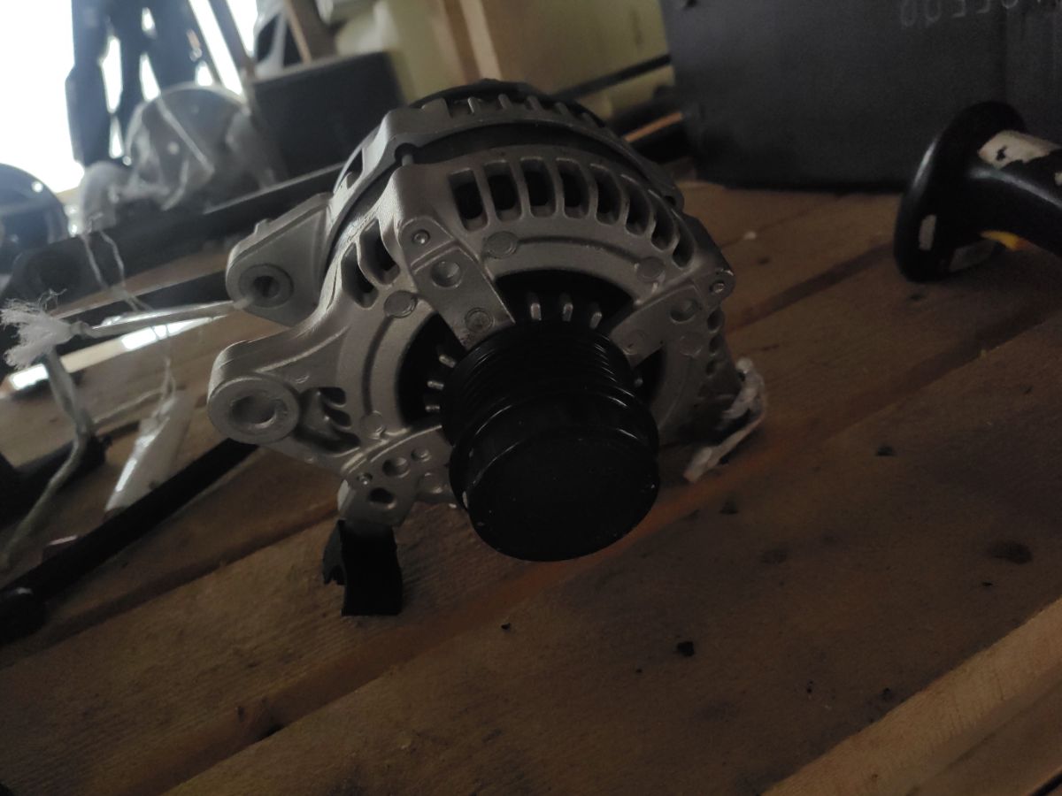 Генератор 27060-37031 на Toyota Voxy ZRR75G 3ZR-FE Фото 5