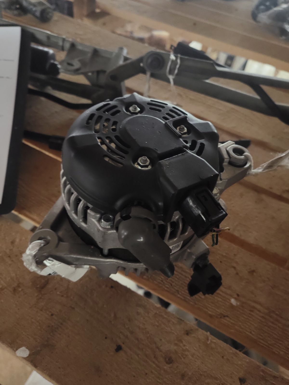 Генератор 27060-37031 на Toyota Voxy ZRR75G 3ZR-FE Фото 6