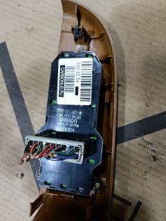 Блок упр-я стеклоподъемниками на Honda Stepwgn RF3 Фото 3