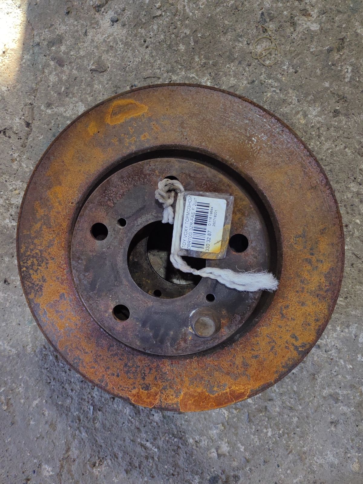 Тормозной диск 43512-42040 на Toyota Voxy ZRR70G 3ZR-FAE Фото 5