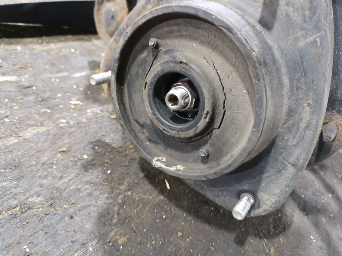 Стойка амортизатора на Subaru Impreza GP3 FB16A Фото 2