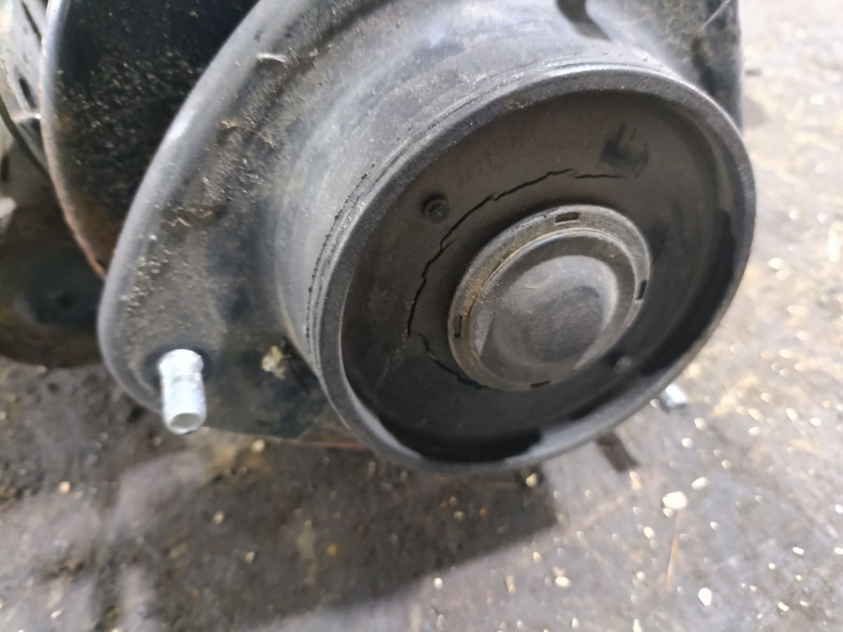 Стойка амортизатора на Subaru Impreza GP3 FB16A Фото 3