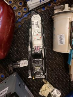 Блок упр-я стеклоподъемниками 84820-52430 на Toyota Ractis NCP120 Фото 5
