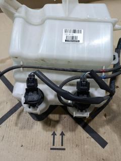 Бачок омывателя 85315-68020 на Toyota Wish ZGE20G Фото 3