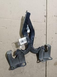Крепление капота на Toyota Wish ZGE20G
