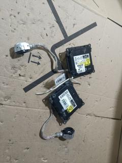 Блок розжига ксенона на Toyota Voxy ZRR70G 39000-78277