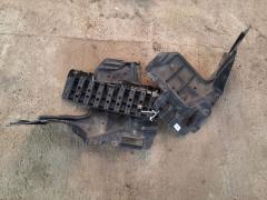 Защита двигателя на Toyota Voxy ZRR75G 3ZR-FAE 51442-28150, Переднее расположение