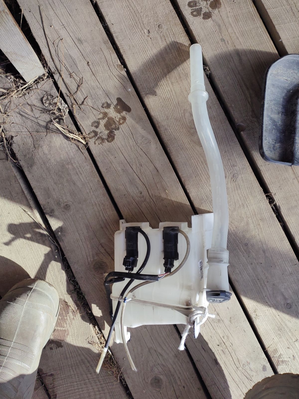 Бачок омывателя на Toyota Voxy ZRR75G Фото 5