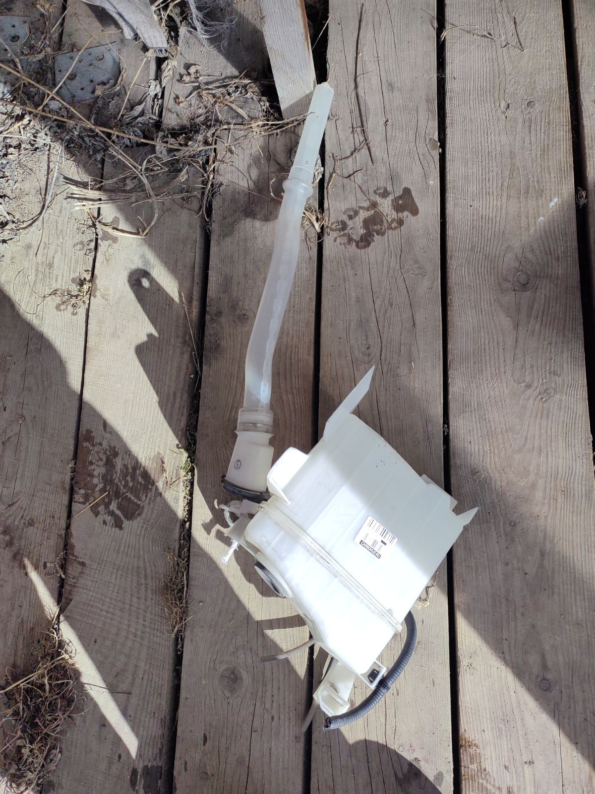 Бачок омывателя на Toyota Voxy ZRR75G Фото 6