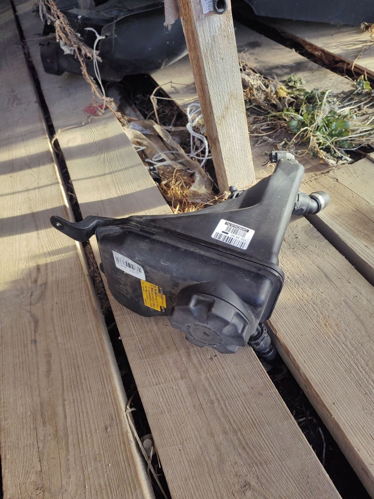 Бачок расширительный 17137543026-02, 17137519368, 17137543026, 17137567462, 17137607482, 17137640514 на Bmw 1-Series E87-UF12 N45B16A Фото 4