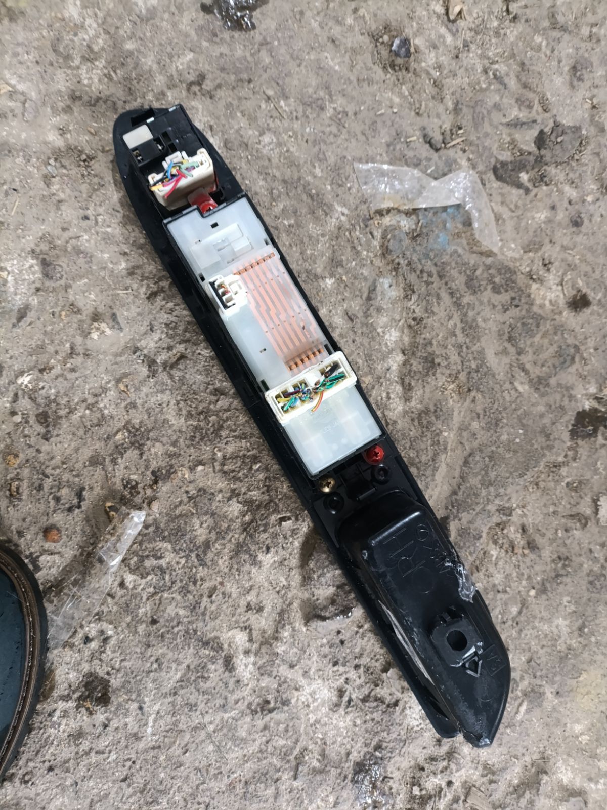 Блок упр-я стеклоподъемниками на Subaru Forester SG5 Фото 9