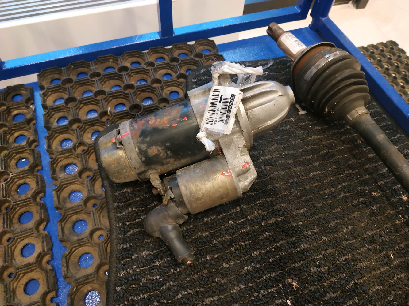 Стартер 23300AA460 на Subaru Forester SG5 EJ205 Фото 8