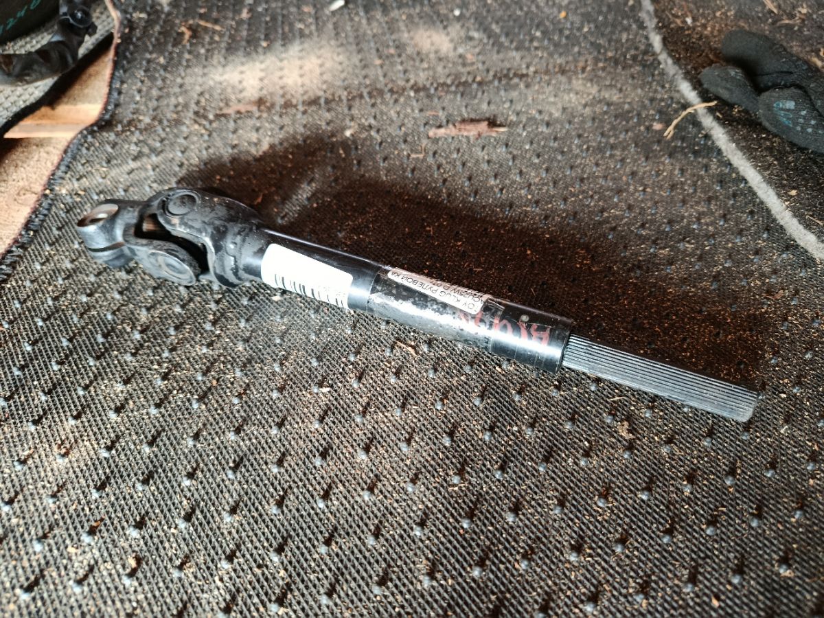 Рулевой карданчик на Toyota Kluger ACU25W 2AZ-FE Фото 2