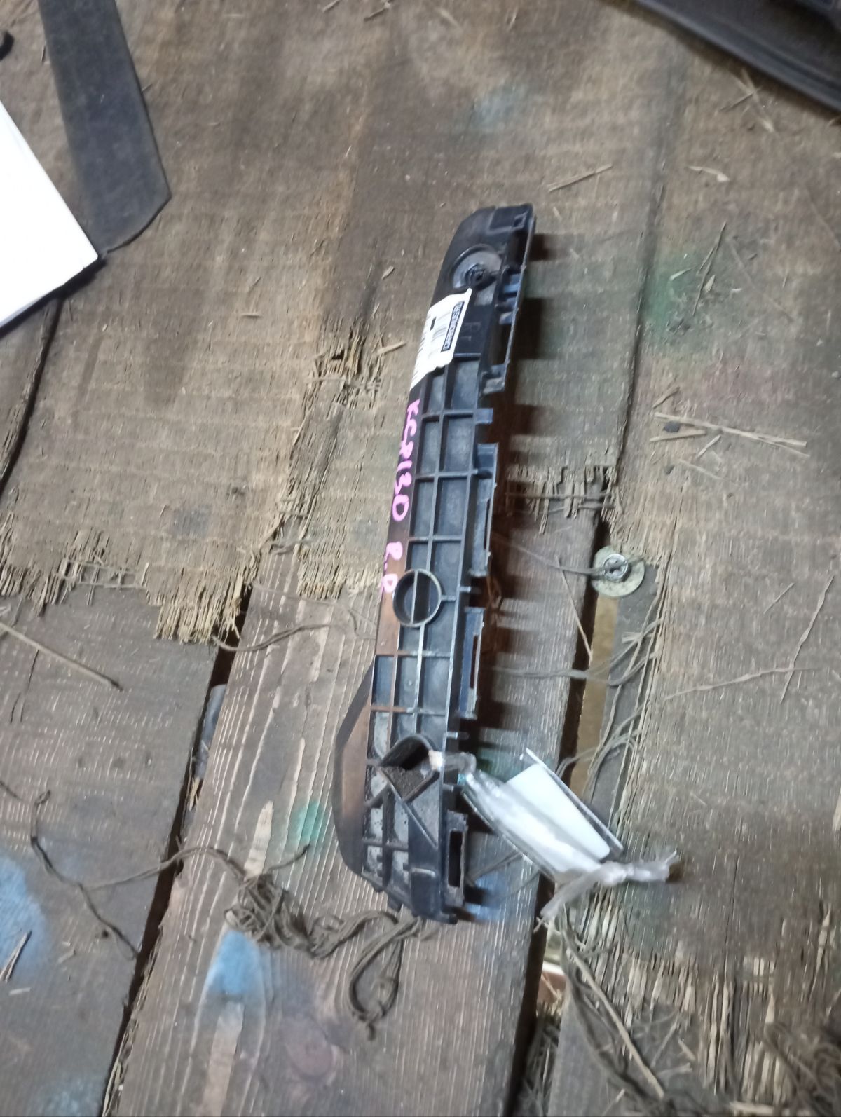 Крепление бампера 52575-52170, 52575-52171 на Toyota Vitz KSP130 Фото 3