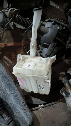 Бачок омывателя 85315-68020 на Toyota Wish ZGE22W Фото 2