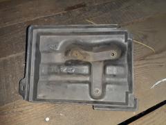 Подставка под аккумулятор 74431-30160, 74431-51010 на Toyota Mark Ii GX110 Фото 4