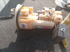 Бензонасос 77020-12470 на Toyota Corolla Spacio ZZE124N 1ZZ-FE Фото 3