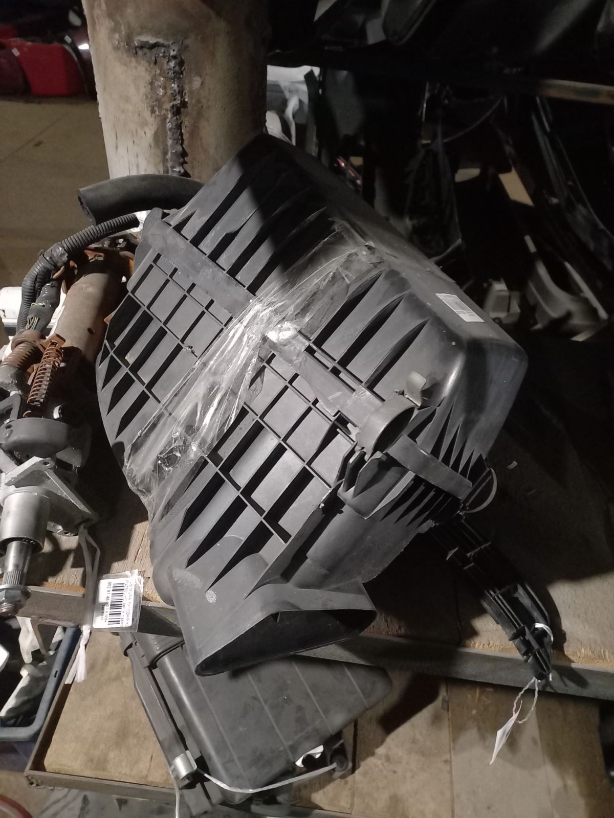 Корпус воздушного фильтра 17881-28130, 17700-74720 на Toyota Gaia ACM10G 1AZ-FSE Фото 4