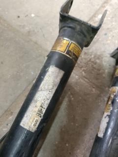 Стойка амортизатора F4-BL5-F625-H0, 2C93/1443633, A1643200731 на Mercedes-Benz M-Class W164.120 642.940 Фото 2