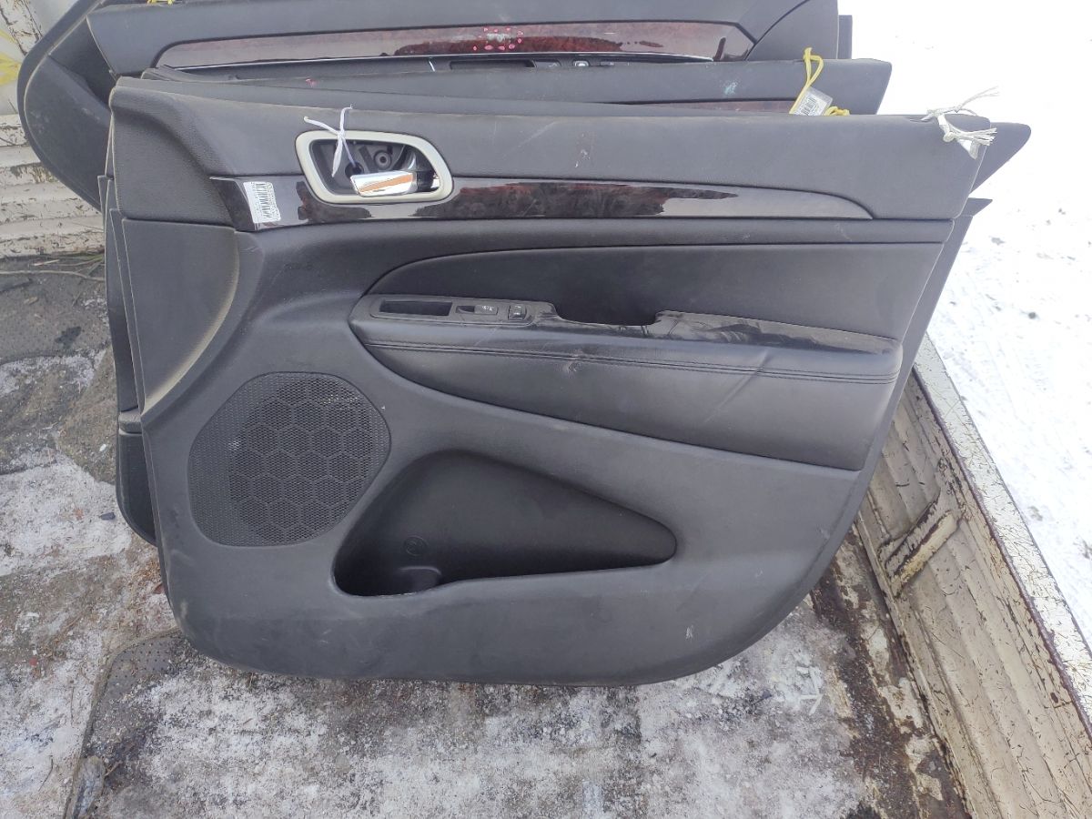 Обшивка двери 1GG241X9AL на Jeep Grand Cherokee WK2 Фото 11