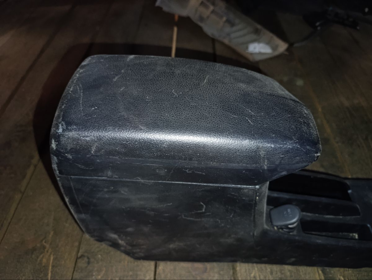 Подлокотник на Toyota Corolla Fielder NZE164G Фото 6