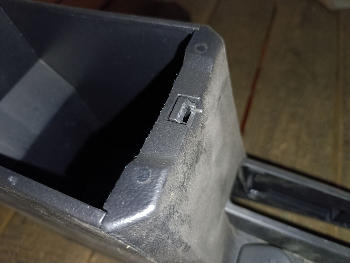 Подлокотник на Toyota Corolla Fielder NZE164G Фото 9