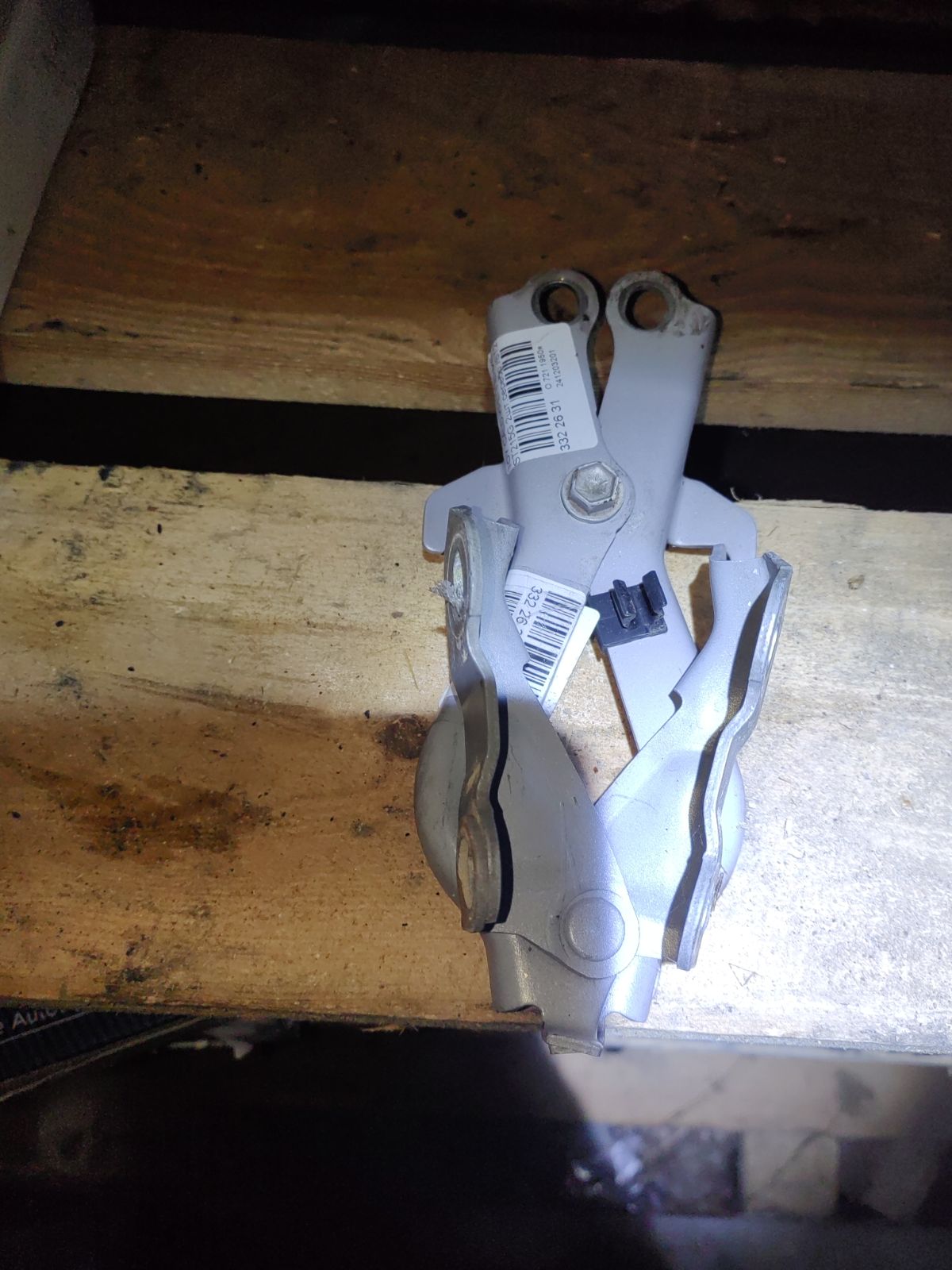 Крепление капота на Toyota Caldina ST215G Фото 4