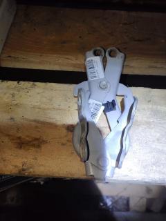 Крепление капота на Toyota Caldina ST215G Фото 4