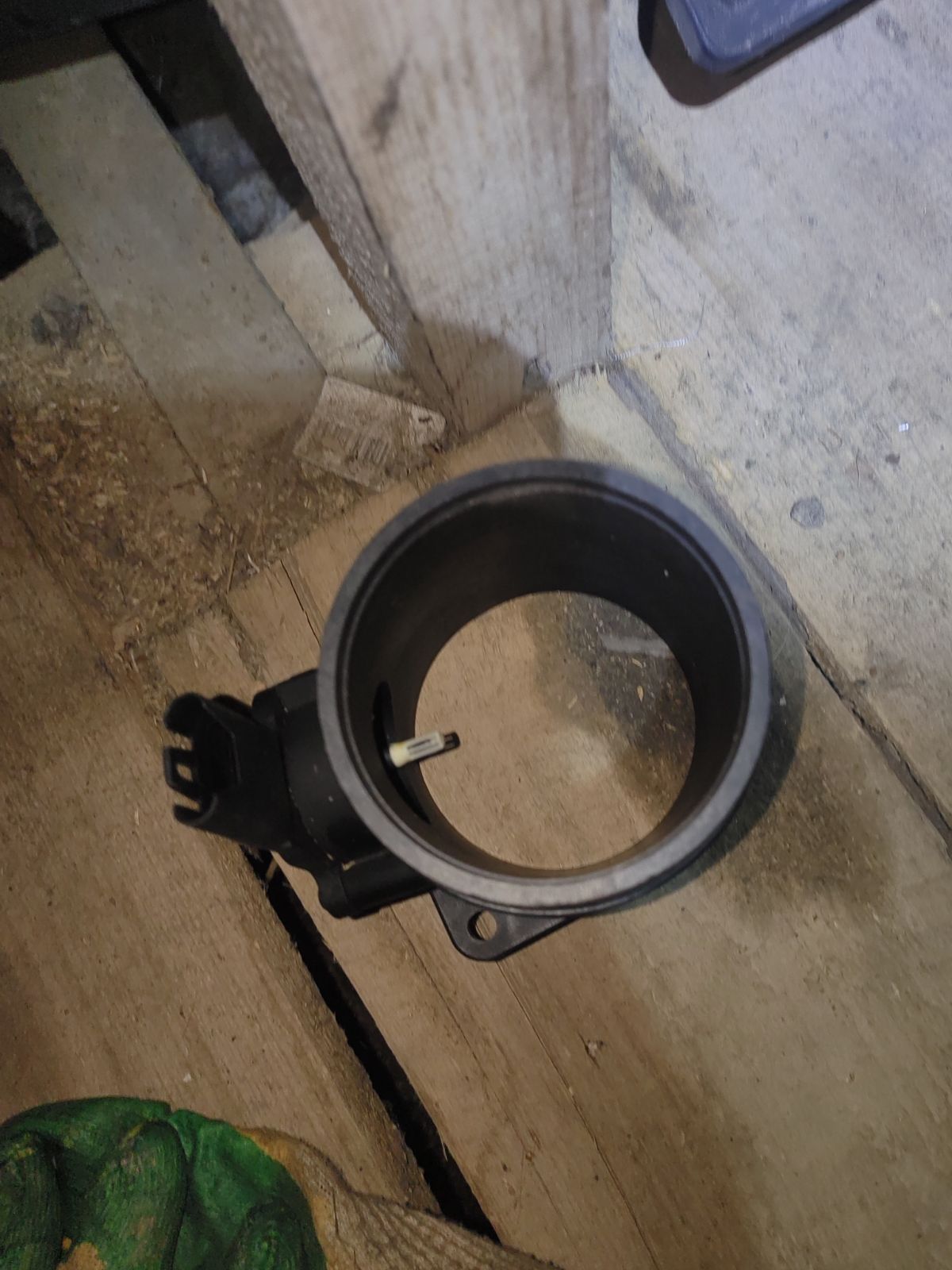 Датчик расхода воздуха 13717565691-01 на Bmw 1-Series E87 N45B16A Фото 4