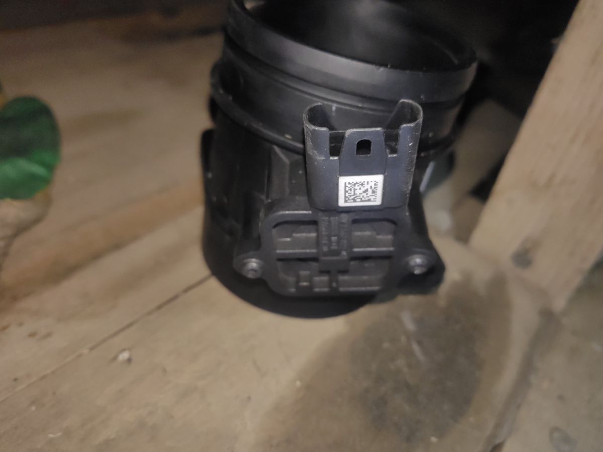 Датчик расхода воздуха 13717565691-01 на Bmw 1-Series E87 N45B16A Фото 6